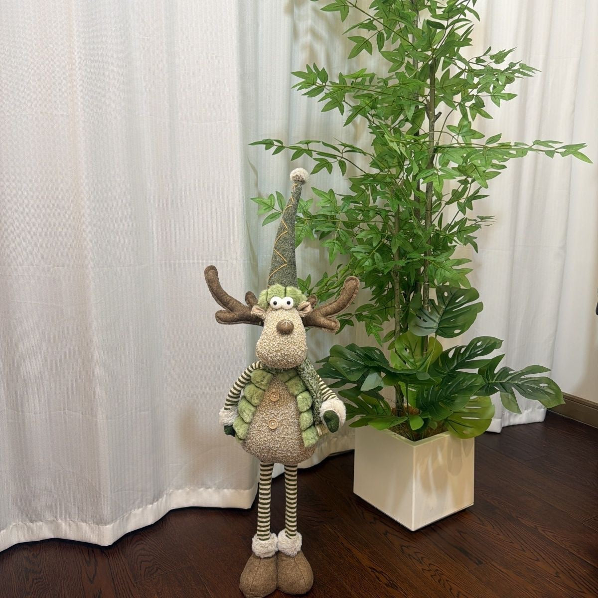 Extendable Christmas Figurine