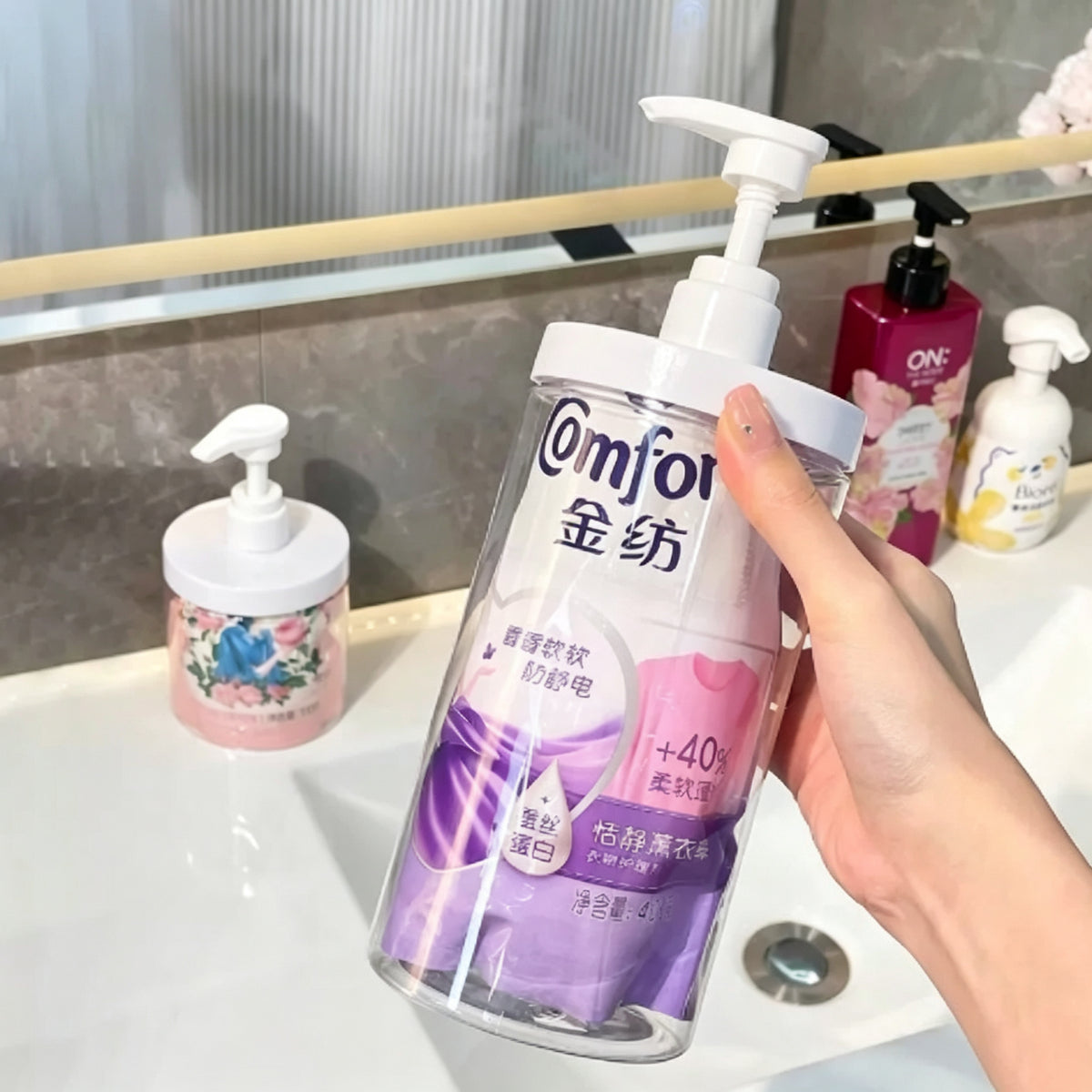 Large-Capacity Squeeze Dispenser Bottle