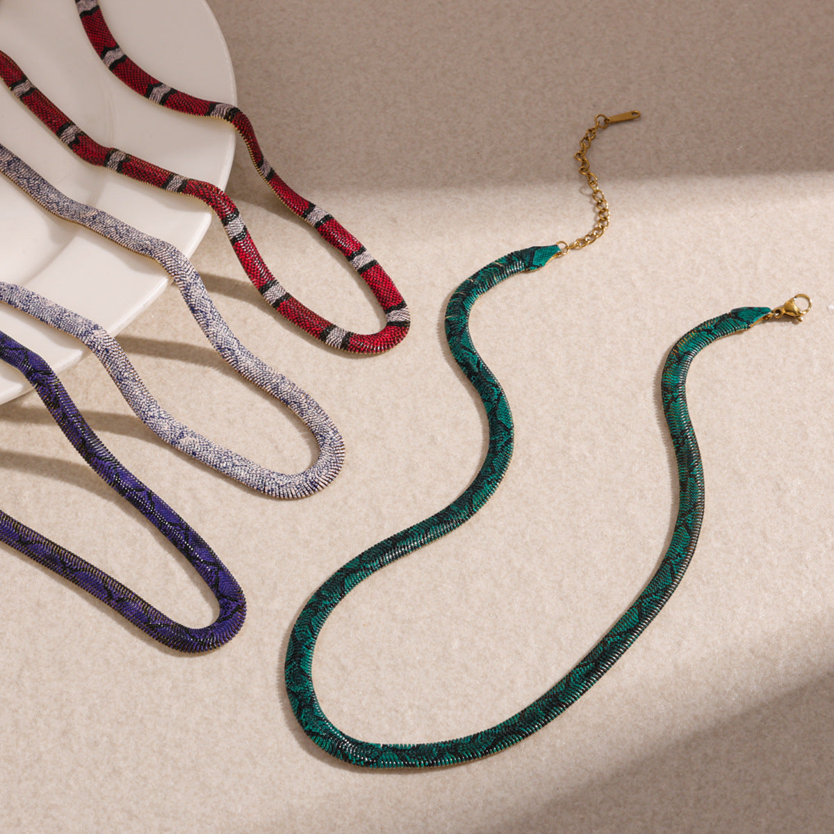 Elegant Snake Pattern Necklace