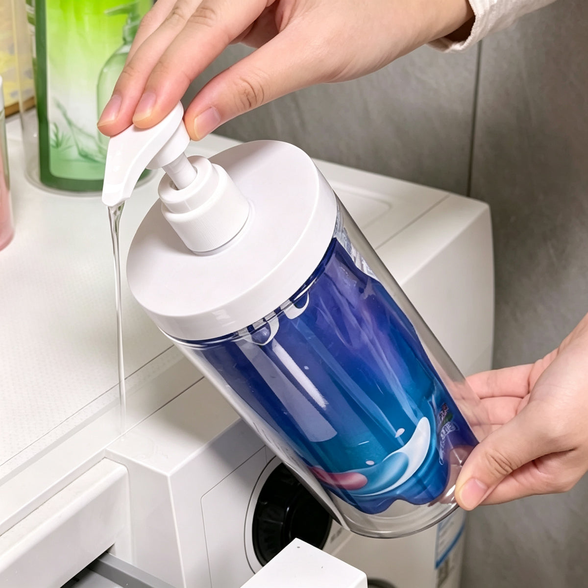 Large-Capacity Squeeze Dispenser Bottle