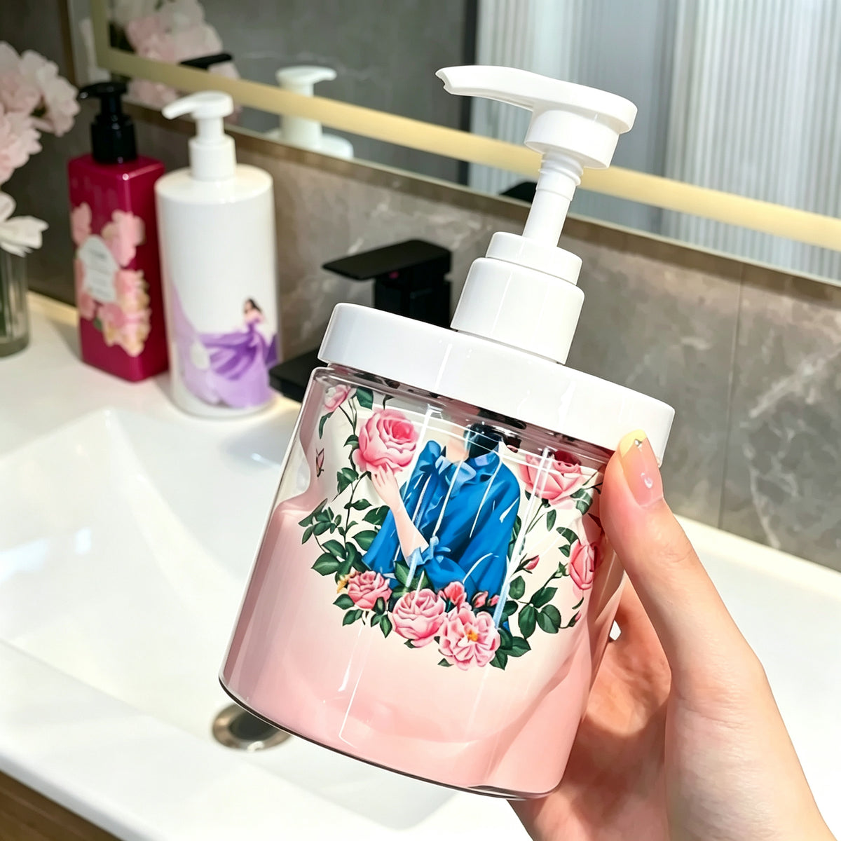 Large-Capacity Squeeze Dispenser Bottle