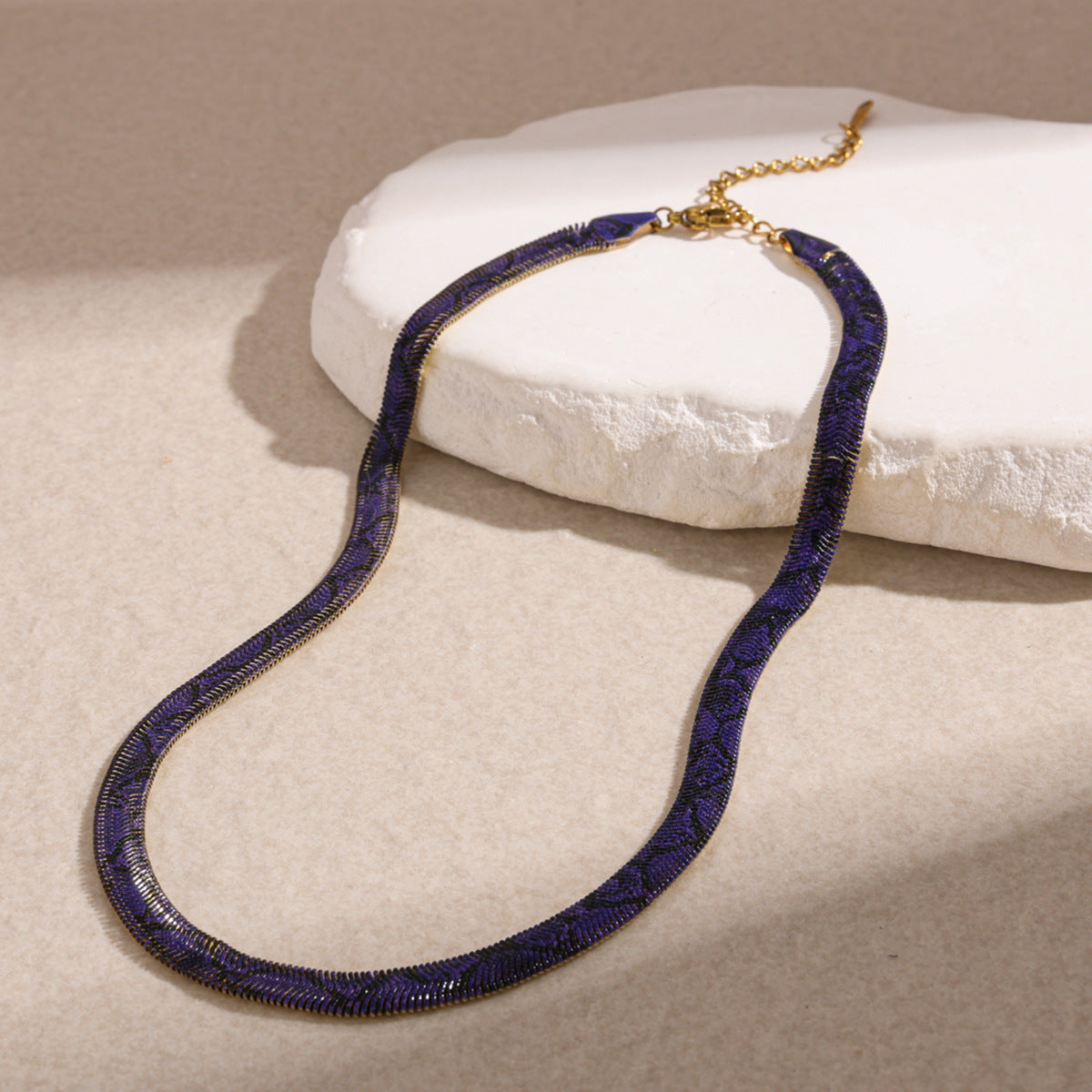 Elegant Snake Pattern Necklace