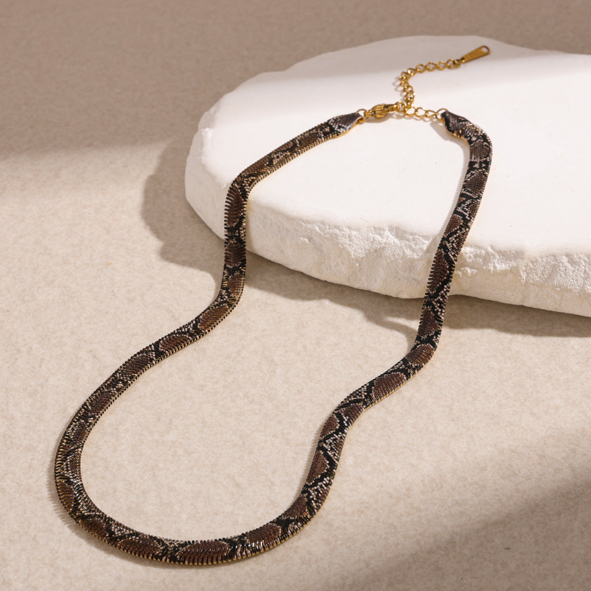 Elegant Snake Pattern Necklace