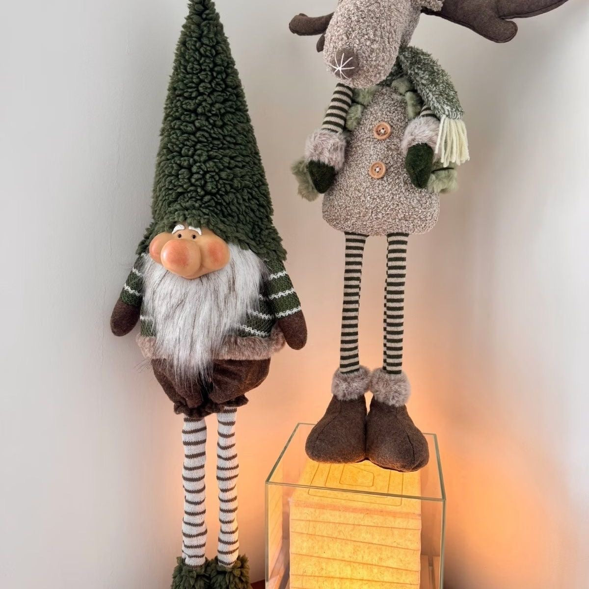 Extendable Christmas Figurine