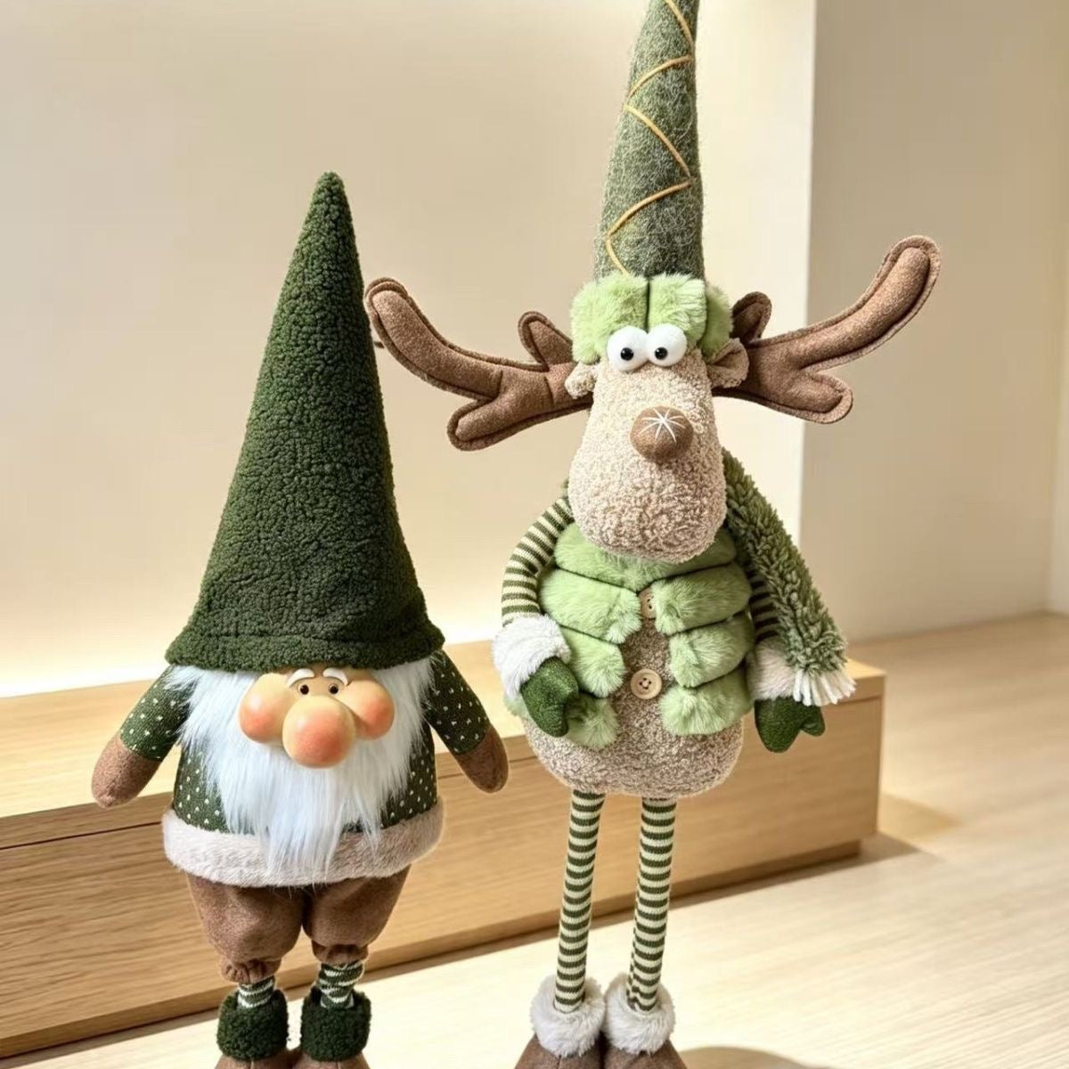 Extendable Christmas Figurine