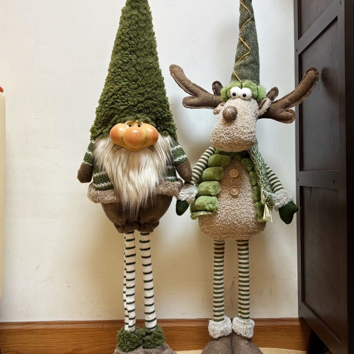 Extendable Christmas Figurine