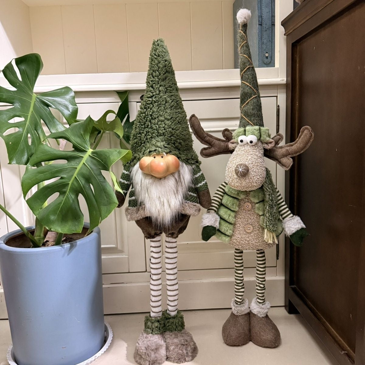 Extendable Christmas Figurine