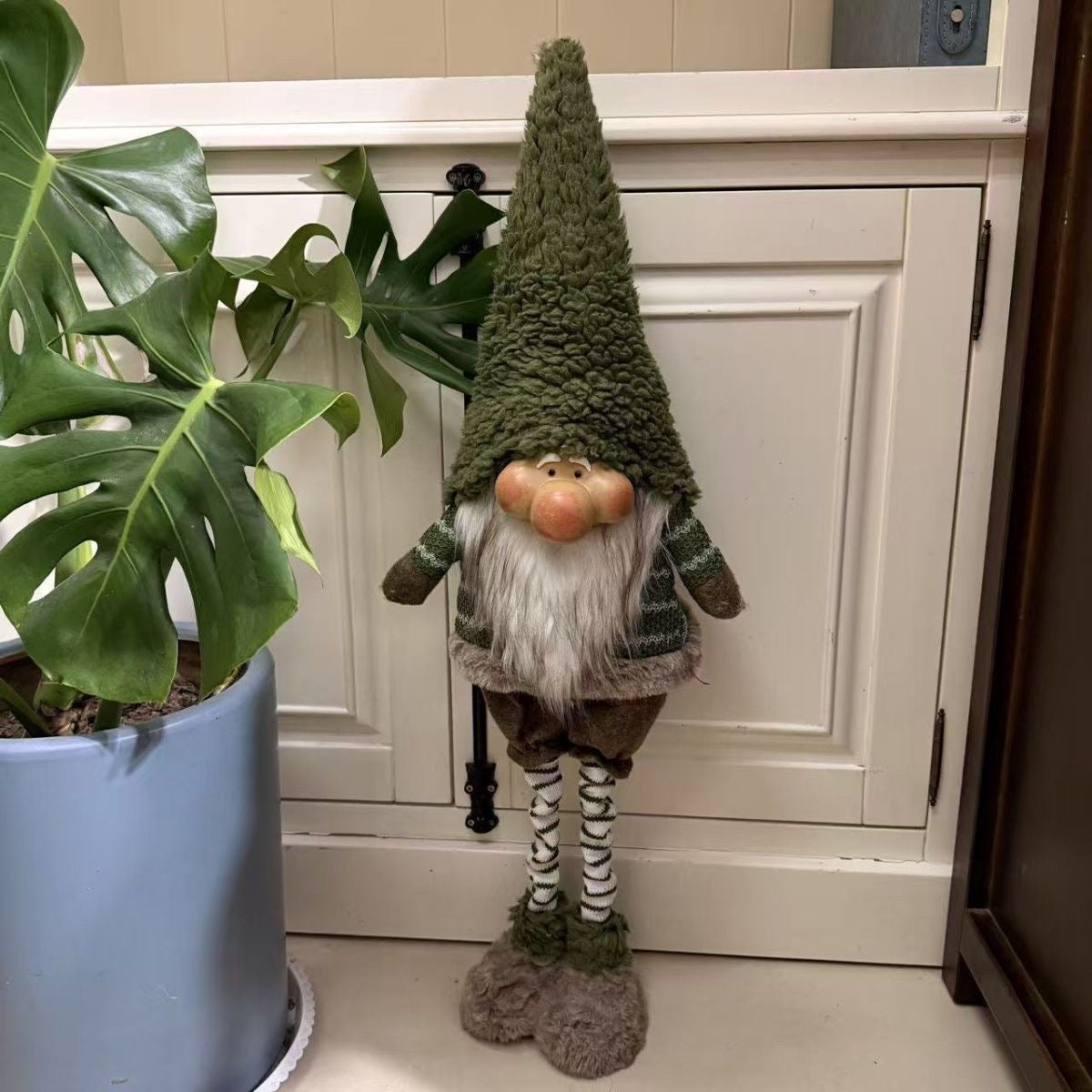 Extendable Christmas Figurine