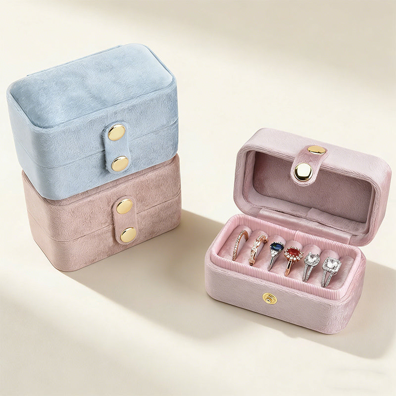 Velvet Mini Ring Case – Travel-Friendly Jewelry Organizer