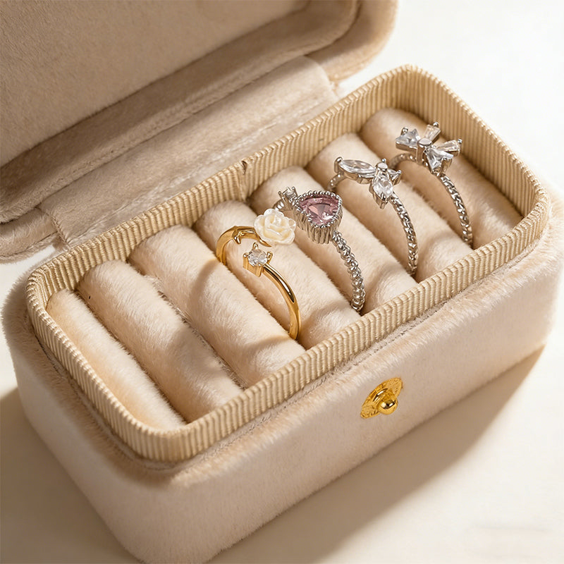 Velvet Mini Ring Case – Travel-Friendly Jewelry Organizer