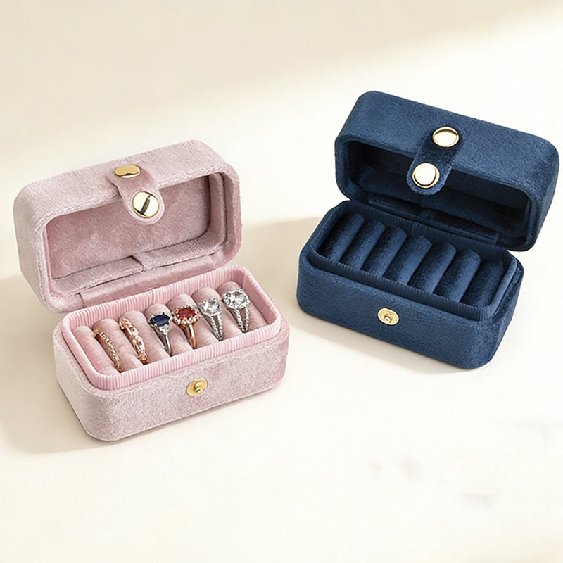 Velvet Mini Ring Case – Travel-Friendly Jewelry Organizer