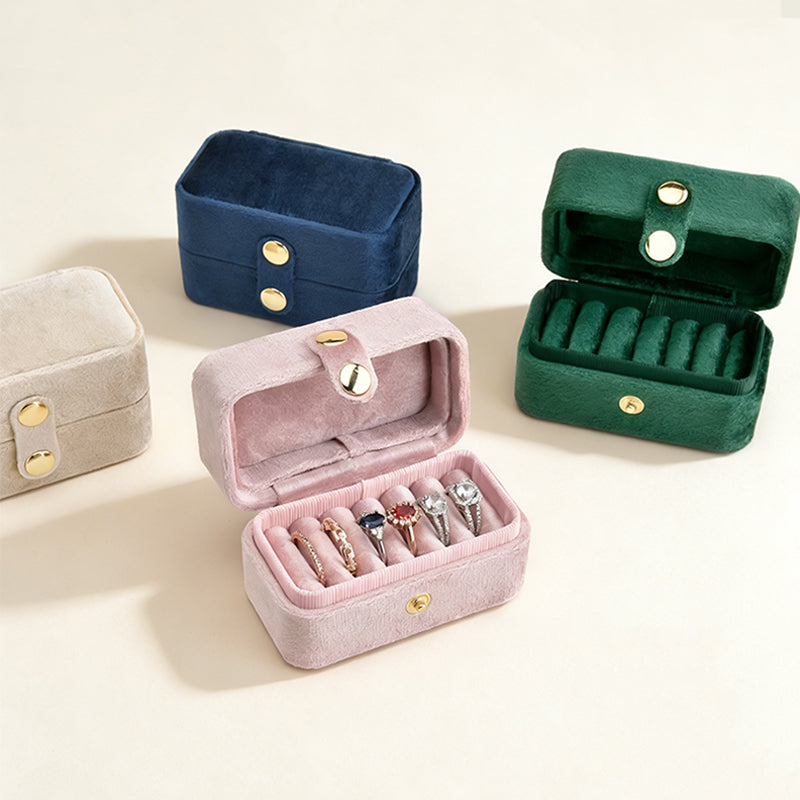 Velvet Mini Ring Case – Travel-Friendly Jewelry Organizer