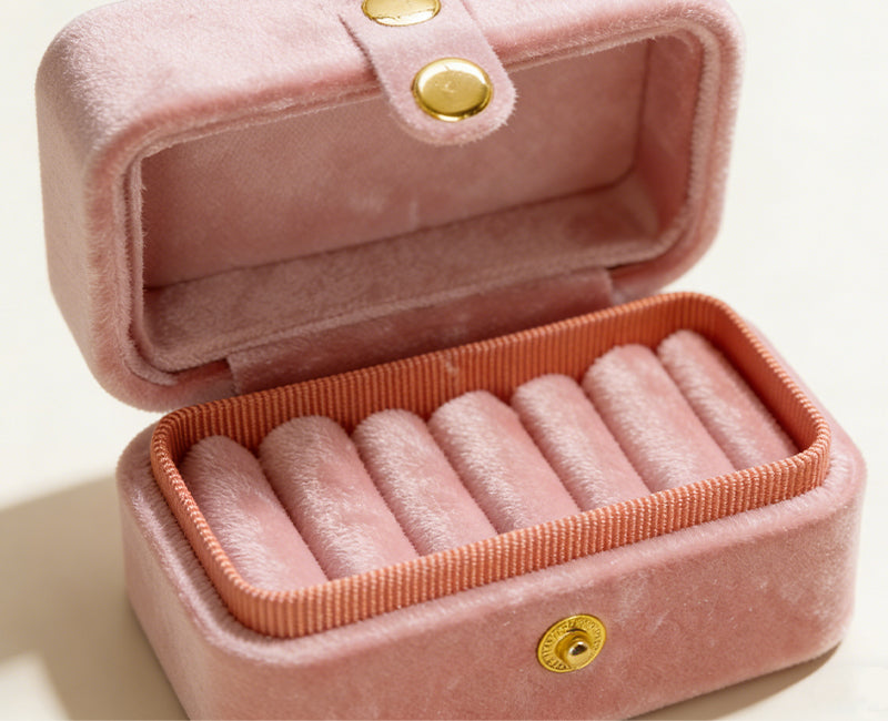 Velvet Mini Ring Case – Travel-Friendly Jewelry Organizer