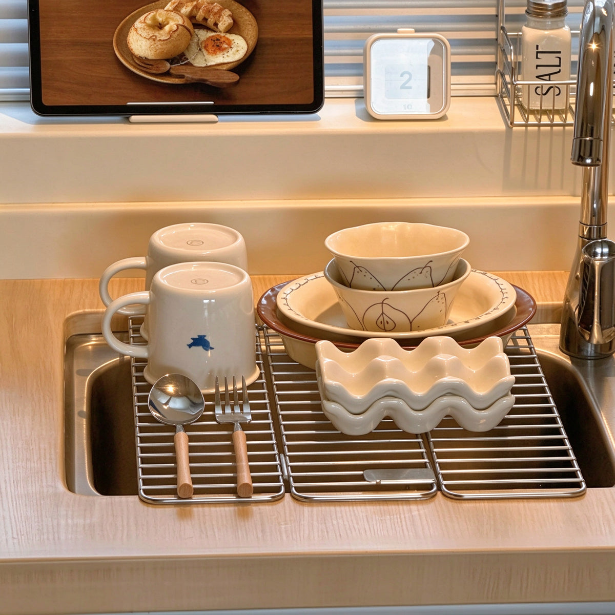 Tri-Fold Draining Rack