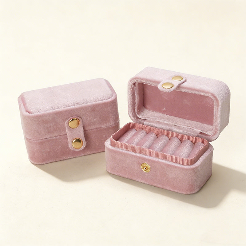 Velvet Mini Ring Case – Travel-Friendly Jewelry Organizer