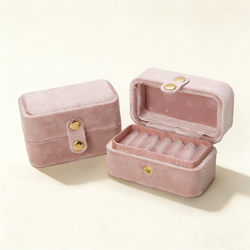 Velvet Mini Ring Case – Travel-Friendly Jewelry Organizer