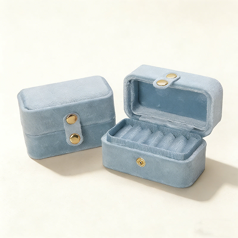 Velvet Mini Ring Case – Travel-Friendly Jewelry Organizer