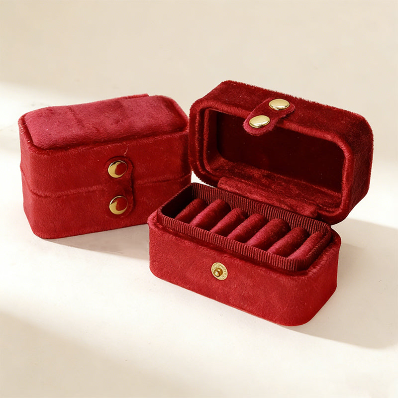 Velvet Mini Ring Case – Travel-Friendly Jewelry Organizer