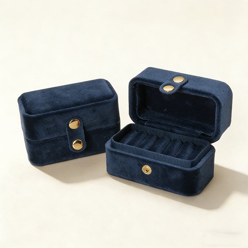Velvet Mini Ring Case – Travel-Friendly Jewelry Organizer