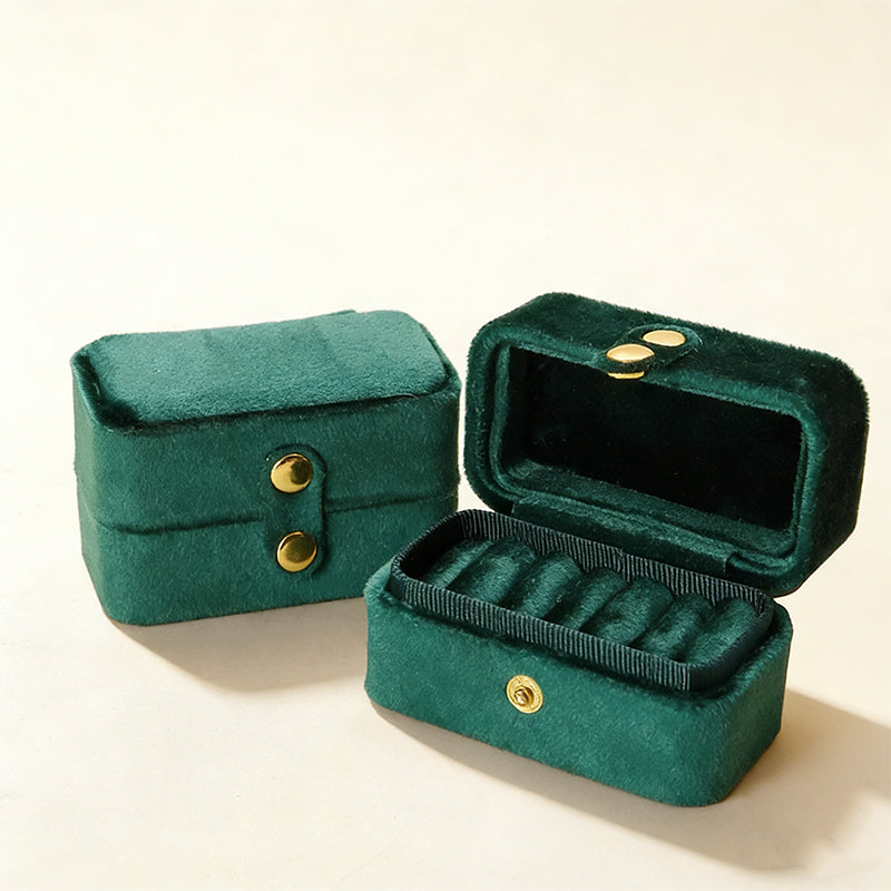 Velvet Mini Ring Case – Travel-Friendly Jewelry Organizer